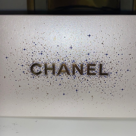 CHANEL large Gift Box Holiday 2023 Limited Edition - Picture 12 of 13
